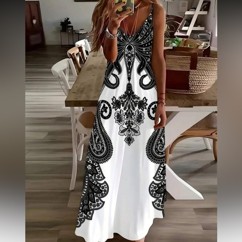 Boho Black & White Maxi Dress NEW 🏷️
